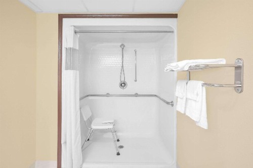 Days Inn by Wyndham Fayetteville - image 12