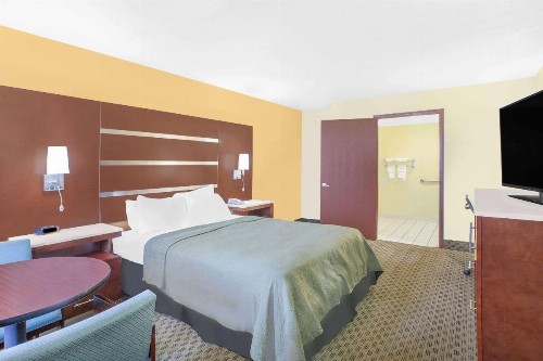 Days Inn by Wyndham Fayetteville - image 17