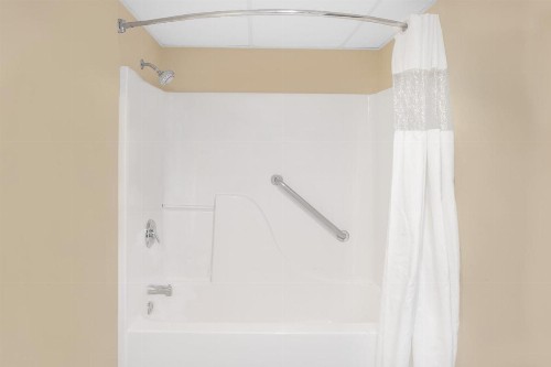 Days Inn by Wyndham Fayetteville - image 2