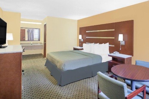 Days Inn by Wyndham Fayetteville - image 27