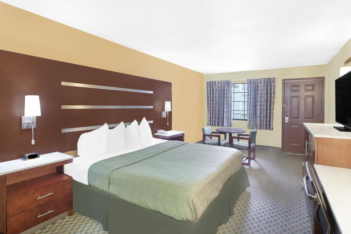 Days Inn by Wyndham Fayetteville - image 7