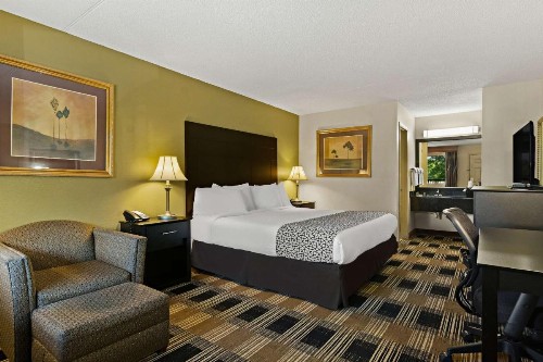 Best Western Windsor Suites - image 18