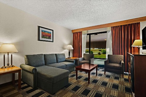 Best Western Windsor Suites - image 19
