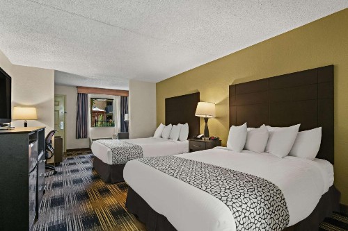 Best Western Windsor Suites - image 2