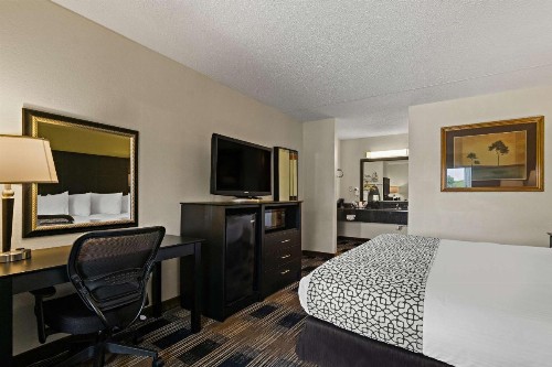 Best Western Windsor Suites - image 22