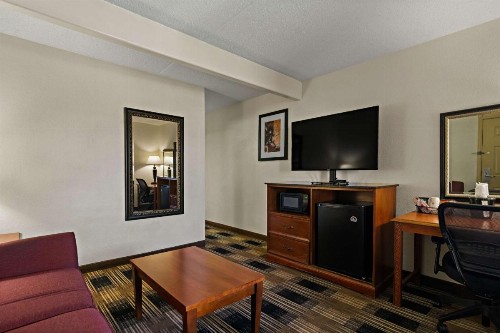 Best Western Windsor Suites - image 30