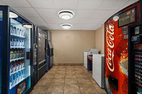 Best Western Windsor Suites - image 36