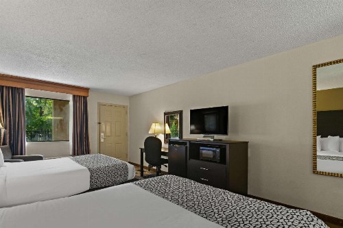 Best Western Windsor Suites - image 9