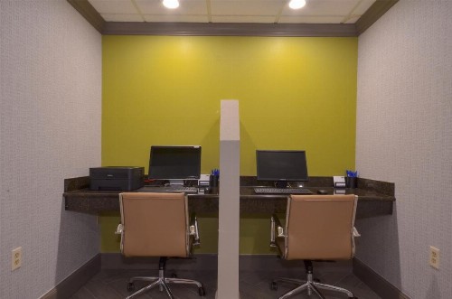 Holiday Inn Express & Suites Fayetteville University of Arkansas Area an IHG Hotel - image 25