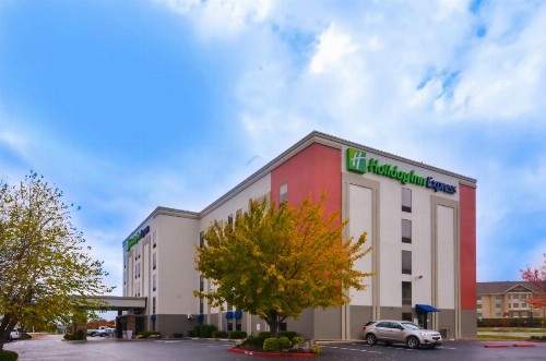 Holiday Inn Express & Suites Fayetteville University of Arkansas Area an IHG Hotel - image 3