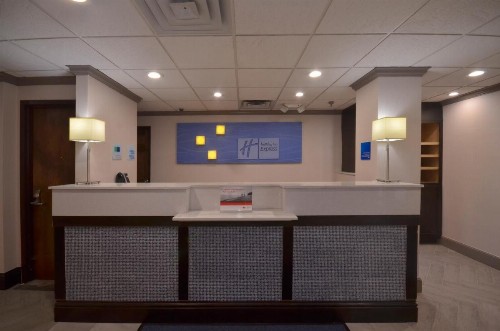 Holiday Inn Express & Suites Fayetteville University of Arkansas Area an IHG Hotel - image 4