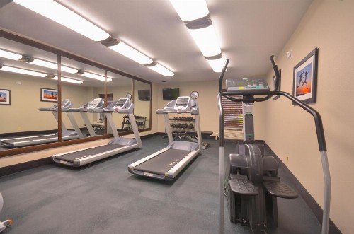 Holiday Inn Express & Suites Fayetteville University of Arkansas Area an IHG Hotel - image 8