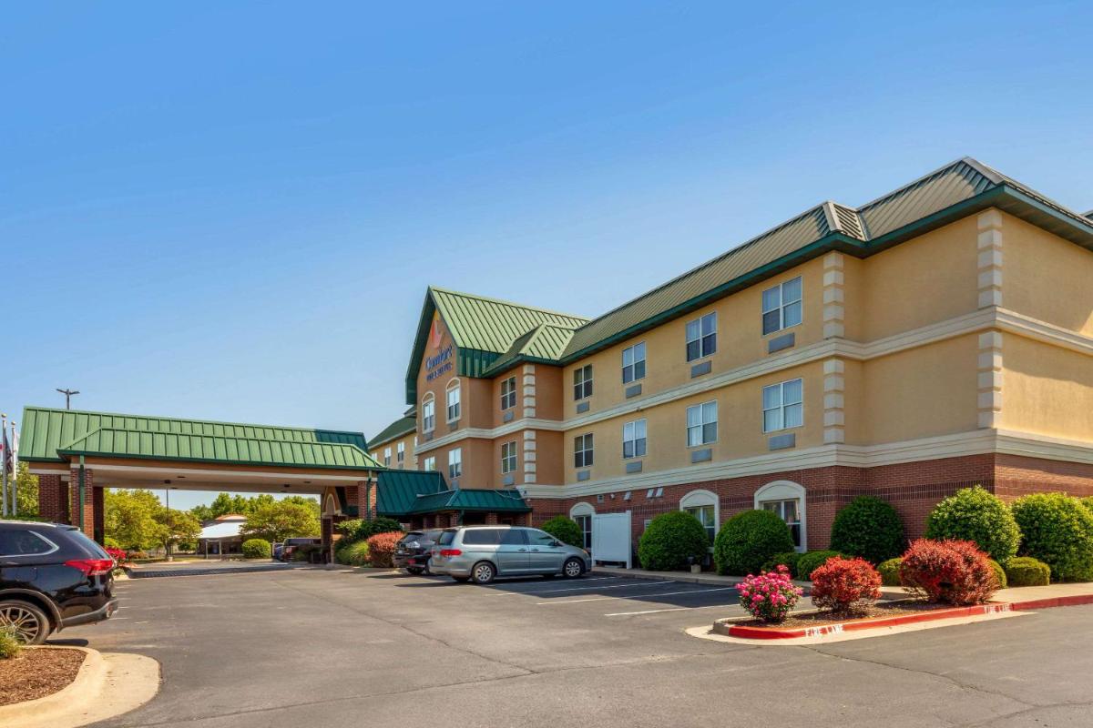 Comfort Inn & Suites Fayetteville-University Area - main image