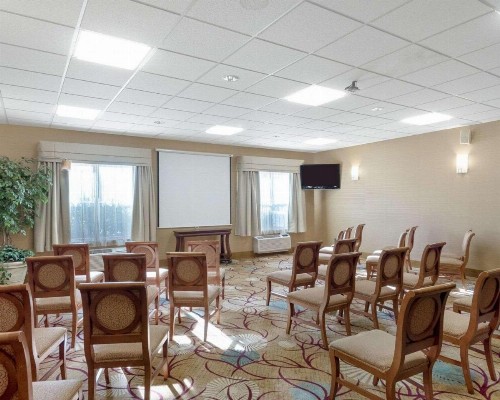 Comfort Inn & Suites Fayetteville-University Area - image 6