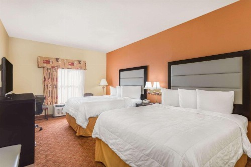 Baymont by Wyndham Fayetteville - image 11