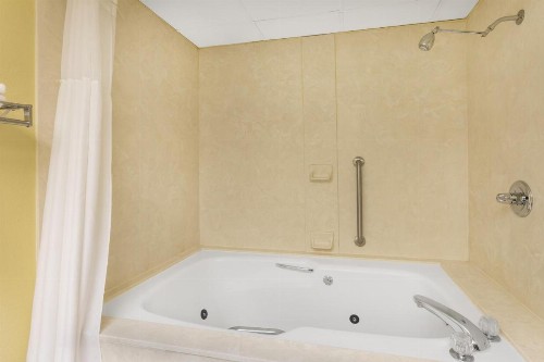 Baymont by Wyndham Fayetteville - image 20