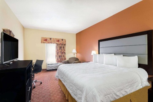 Baymont by Wyndham Fayetteville - image 21