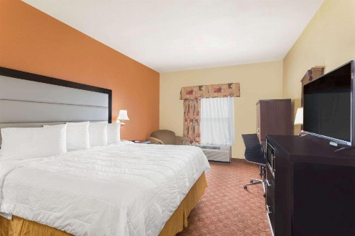 Baymont by Wyndham Fayetteville - image 31