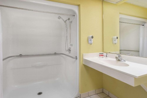 Baymont by Wyndham Fayetteville - image 33