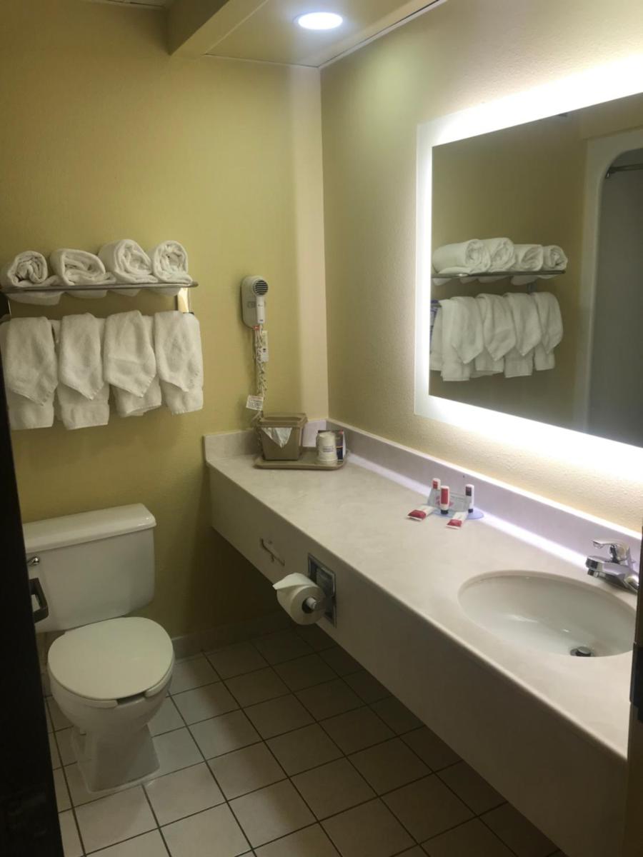 Baymont by Wyndham Fayetteville - image 6