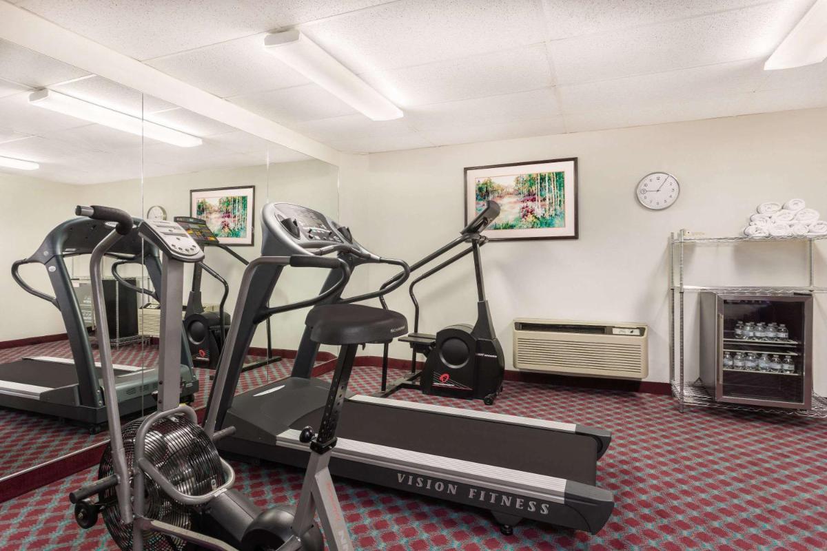 Baymont by Wyndham Fayetteville - image 7