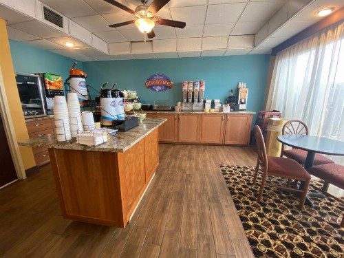 Baymont by Wyndham Fayetteville - image 8