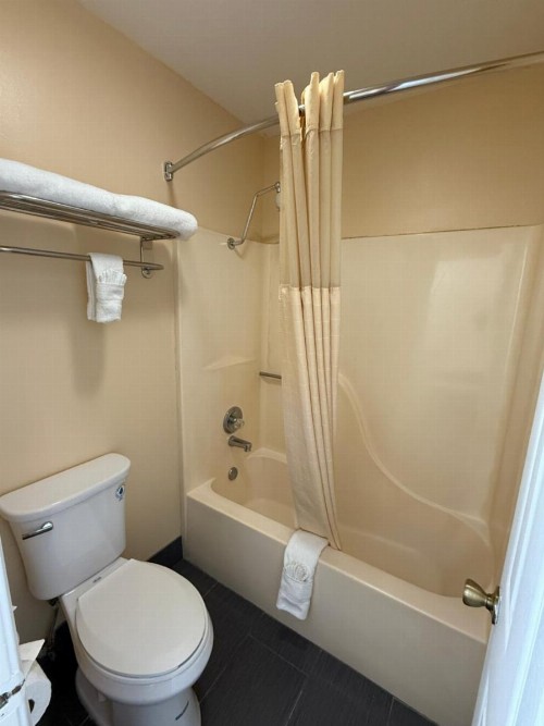 Regency 7 Motel - image 20