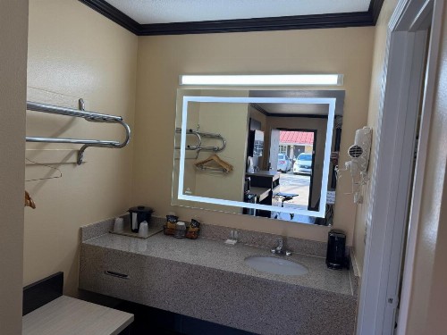 Regency 7 Motel - image 22