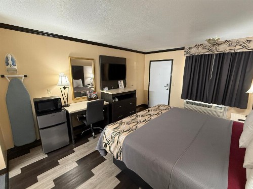 Regency 7 Motel - image 4