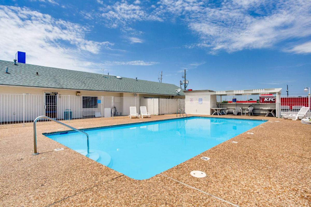 Motel 6-Fayetteville AR - main image
