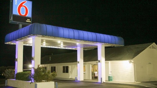 Motel 6-Fayetteville AR - image 7