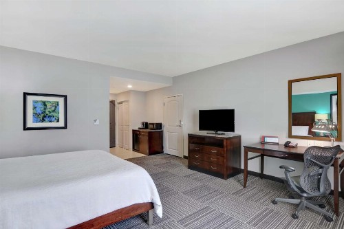 Hilton Garden Inn and Fayetteville Convention Center - image 11