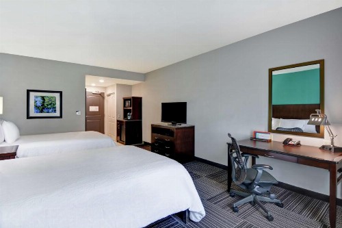 Hilton Garden Inn and Fayetteville Convention Center - image 24