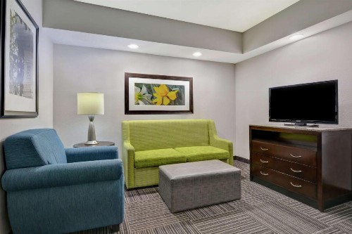 Hilton Garden Inn and Fayetteville Convention Center - image 37