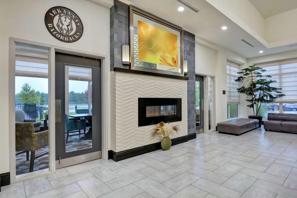 Hilton Garden Inn and Fayetteville Convention Center - image 4