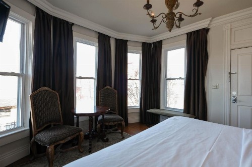 Dickson Street Inn - image 19