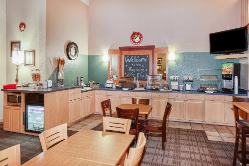 AmericInn by Wyndham Douglas/Saugatuck - image 11