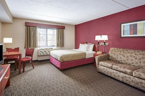 AmericInn by Wyndham Douglas/Saugatuck - image 13