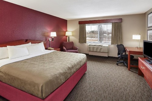 AmericInn by Wyndham Douglas/Saugatuck - image 25