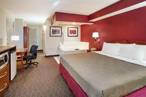 AmericInn by Wyndham Douglas/Saugatuck - image 32