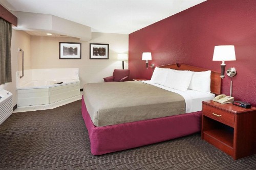 AmericInn by Wyndham Douglas/Saugatuck - image 34