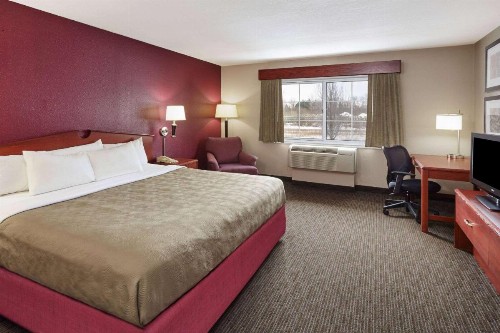 AmericInn by Wyndham Douglas/Saugatuck - image 43