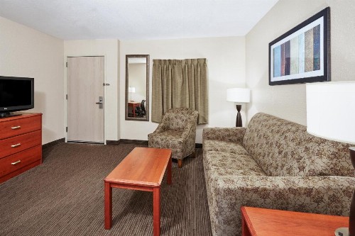 AmericInn by Wyndham Douglas/Saugatuck - image 8