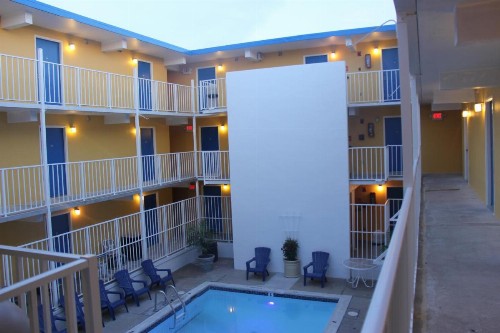 Seaside Inn & Suites - image 3