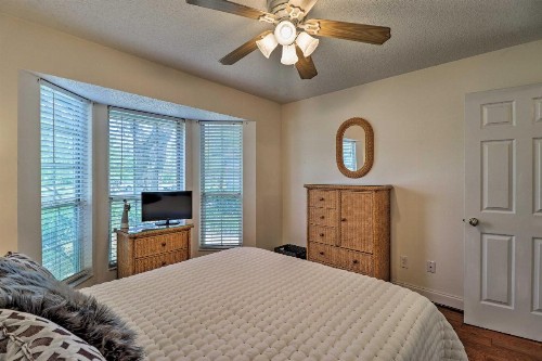 Family House with Yard - 1mi to Fernandina Beach - image 10