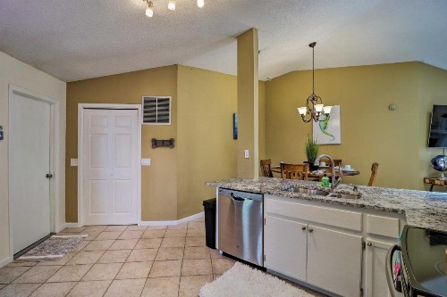 Family House with Yard - 1mi to Fernandina Beach - image 7