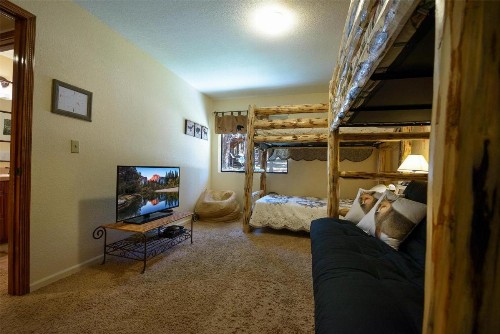 Bruin's Den - image 15