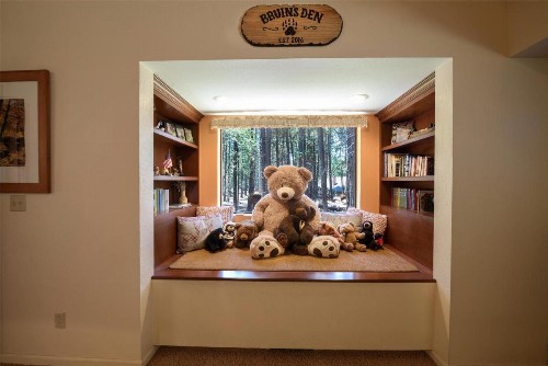 Bruin's Den - image 16