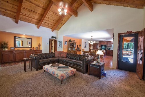 Bruin's Den - image 19