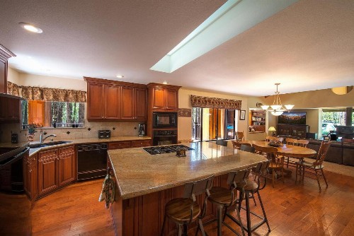 Bruin's Den - image 20